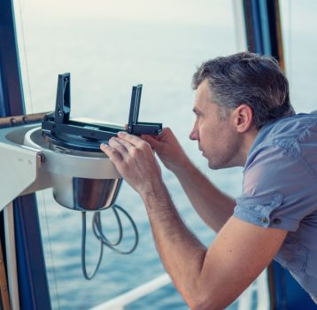 deck-officer-taking-magnetic-compass-error-onboard
